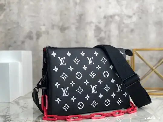 WIS COUSSIN LOUIS PM VUITTON 0512
